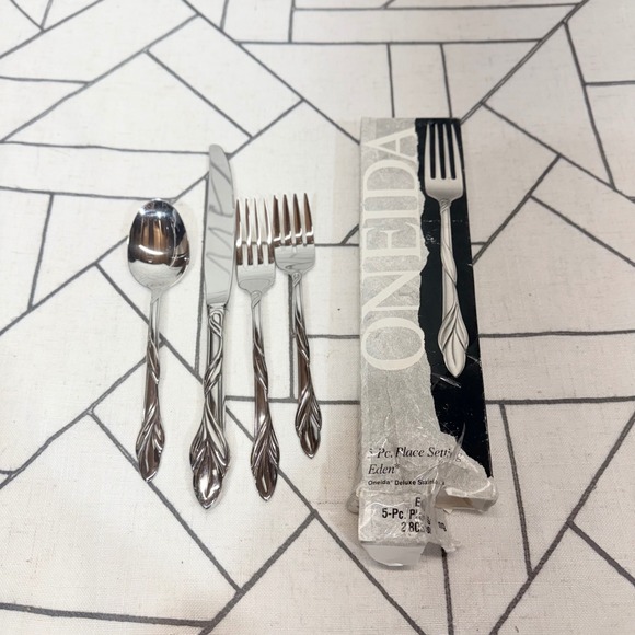 Oneida Other - Oneida Flatware 4 Piece Silver Eden Deluxe Stainless Steel Leaf Vine USA